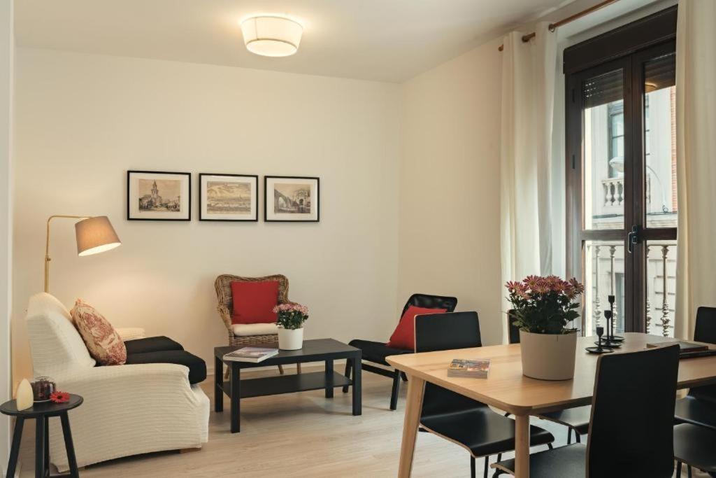 Apartamentos San Pedro Севілья Екстер'єр фото